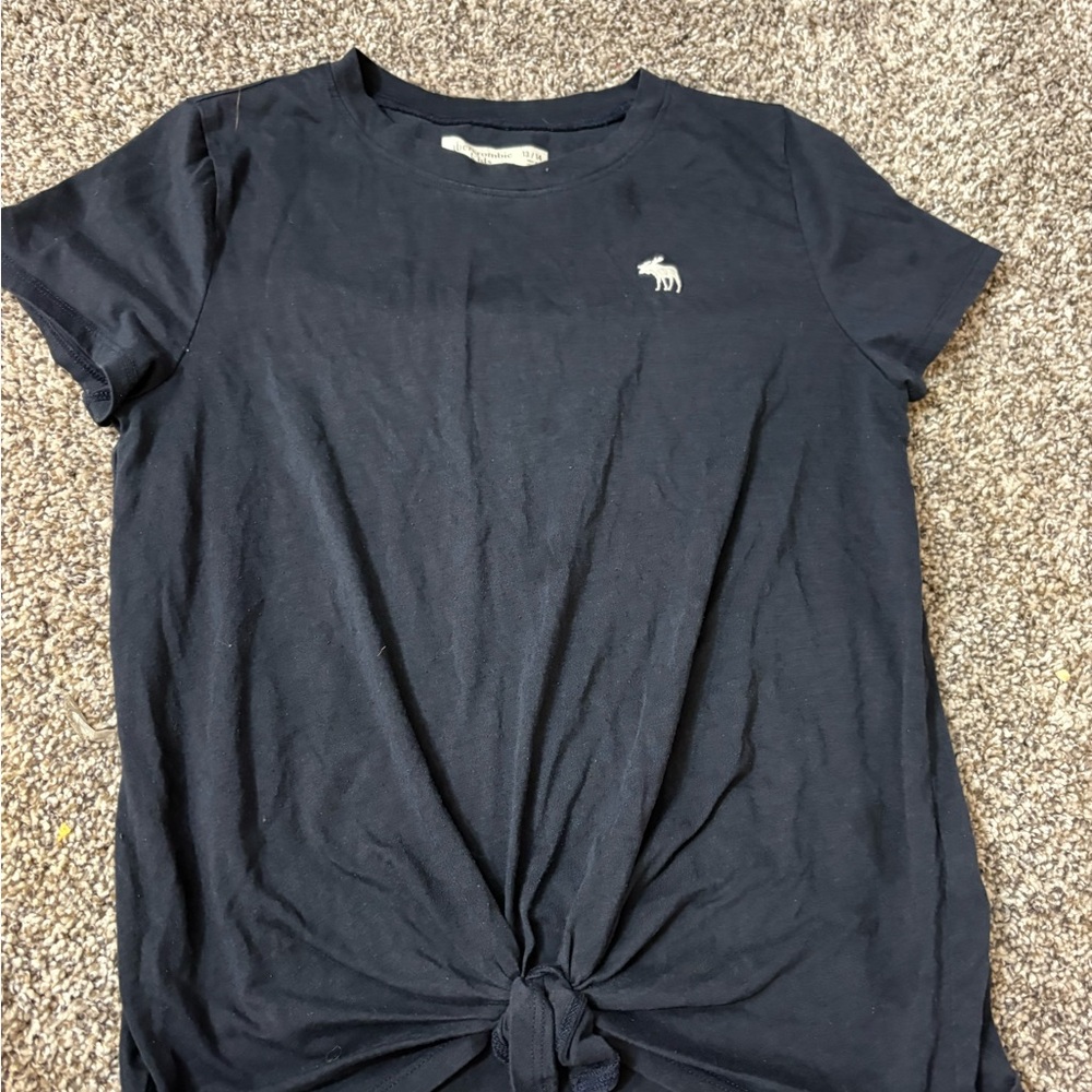 Abercrombie navy t-shirt